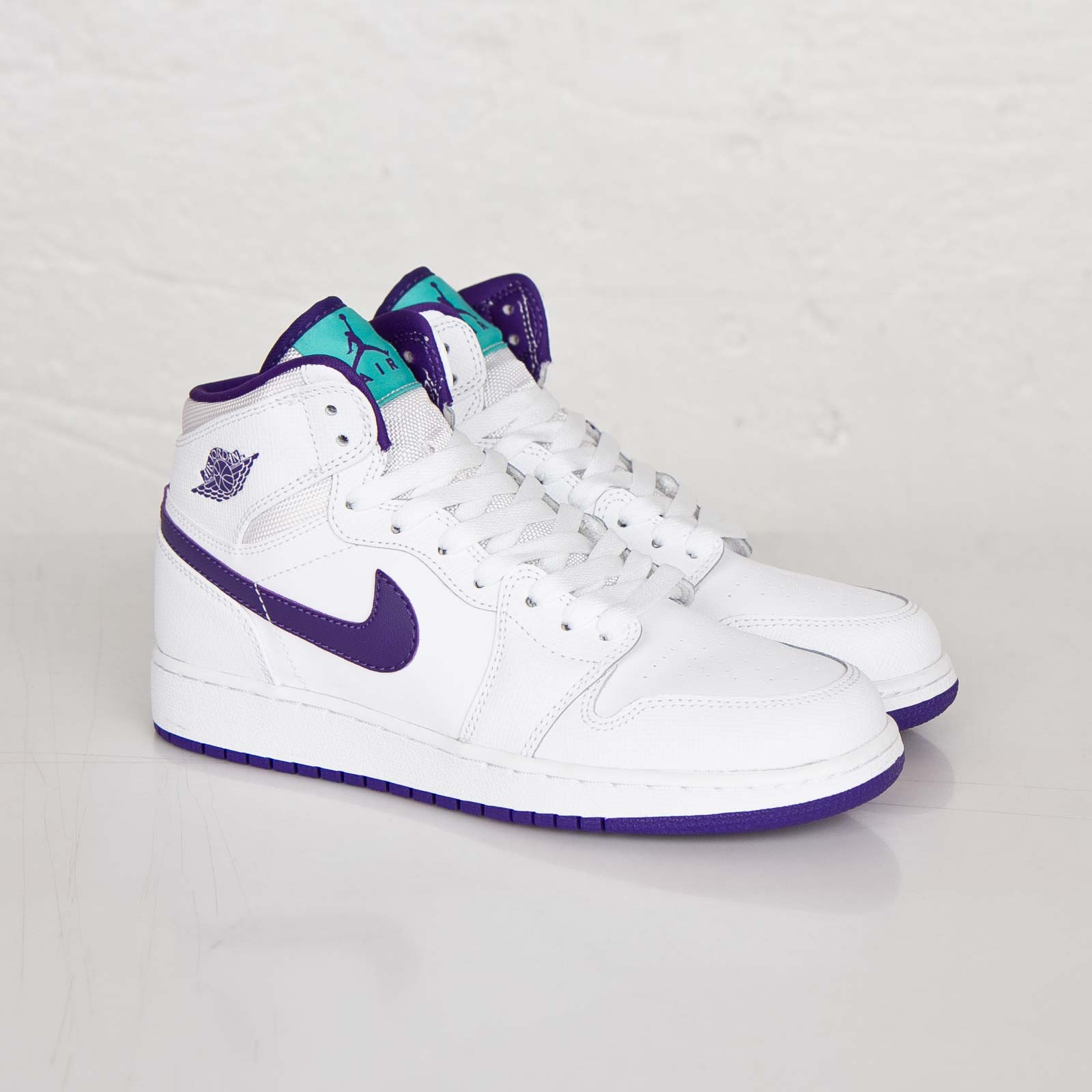 white and purple air jordan 1