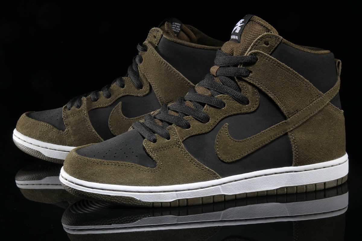 nike dunks dark green