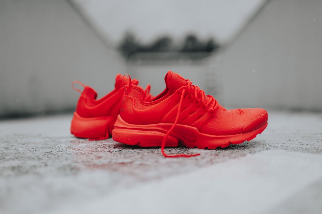all red nikes womens