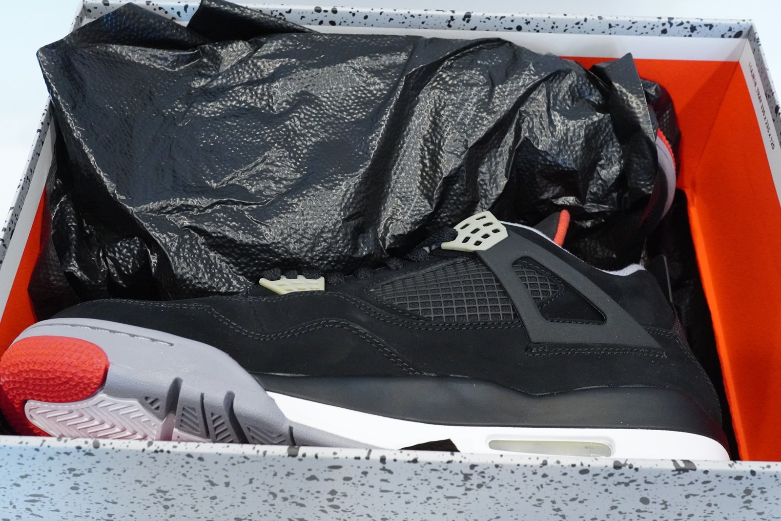 SZ 10.5 Nike Air Jordan 4 Retro Bred Black Cement Grey Fire Red